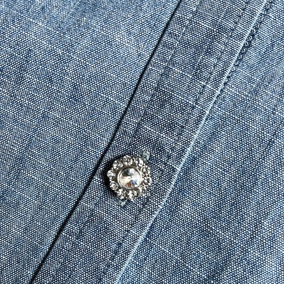 🎉 $50 🎉 NWT J.Crew Factory Chambray shirt with jeweled buttons - Picture 6 of 11